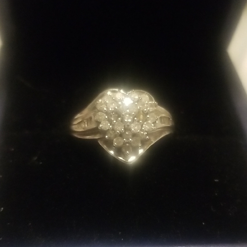 10 Kt White Gold & Genuine diamond Elegant Heart Ring.💜❤🌞🌻